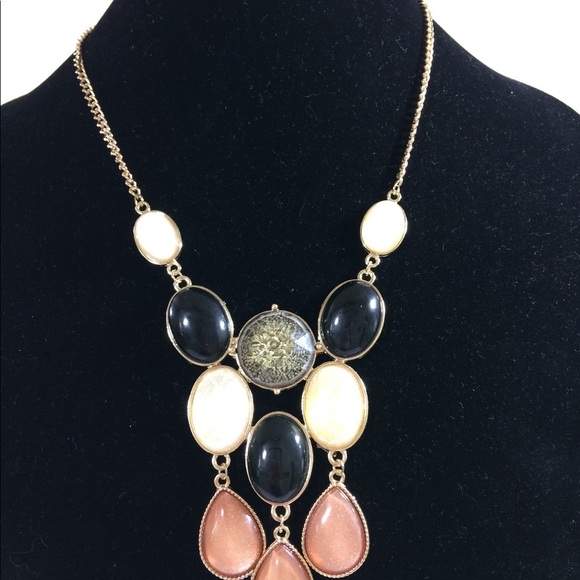 New York & Company Statement Bib Necklace - Picture 1 of 7